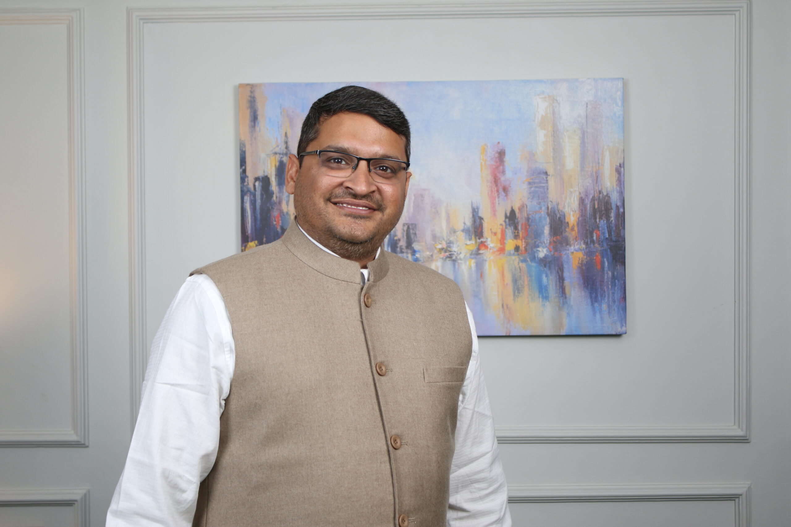 best piles surgeon doctor ahmedabad